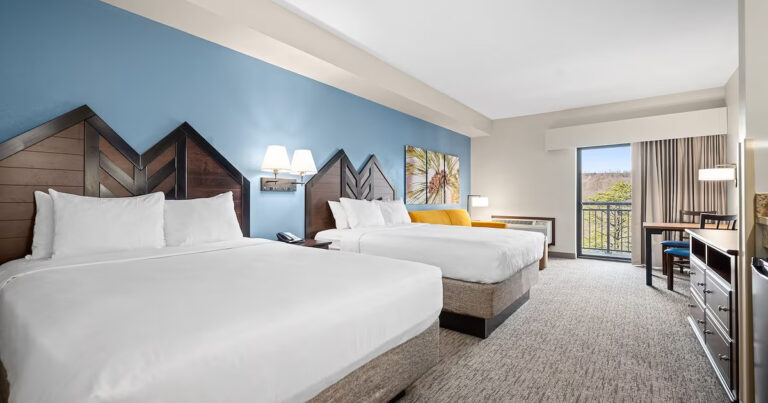 u3612-camelback-resort-offers-a-suite-with-two-queen-beds-and-balcony-overlooking-mountains