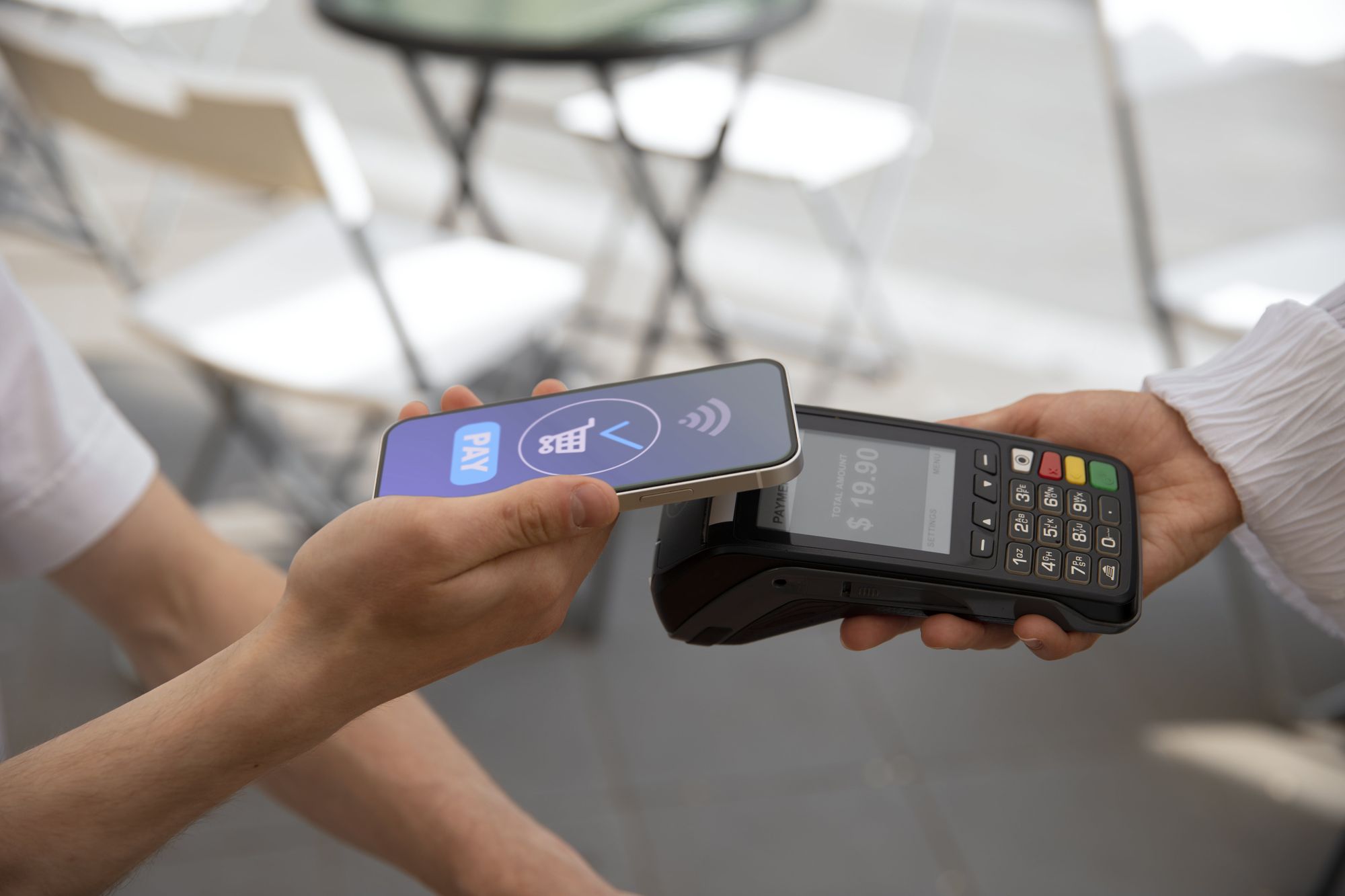 u3814-685e498b39e4005b98356ab9_side-view-customer-paying-with-nfc-device-min-p-2000