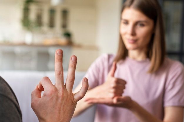u3839-sign-language-interpretation-10