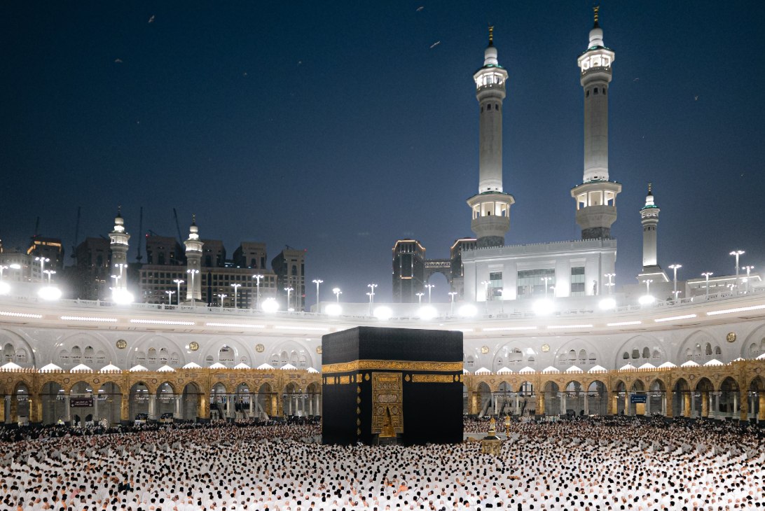 u4035-All-Inclusive-Umrah-Packages-with-Flights-Visa-Tickets-Hotels-Transport-and-Ziyarat