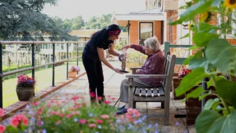 u4070-Feeding-the-Soul-How-Dementia-Care-Homes-Approach-Mealtimes-with-Dignity