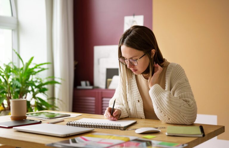 lifestyle-illustrator-drawing-ipad-1-1-1