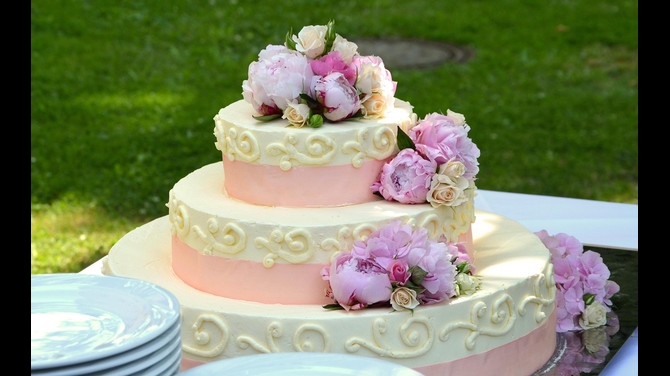 wedding-cake-639516_1280-2-1